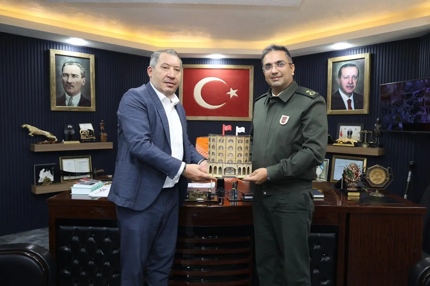 Askeri yetkililer Dinar Belediye Başkanı'nı ziyaret etti