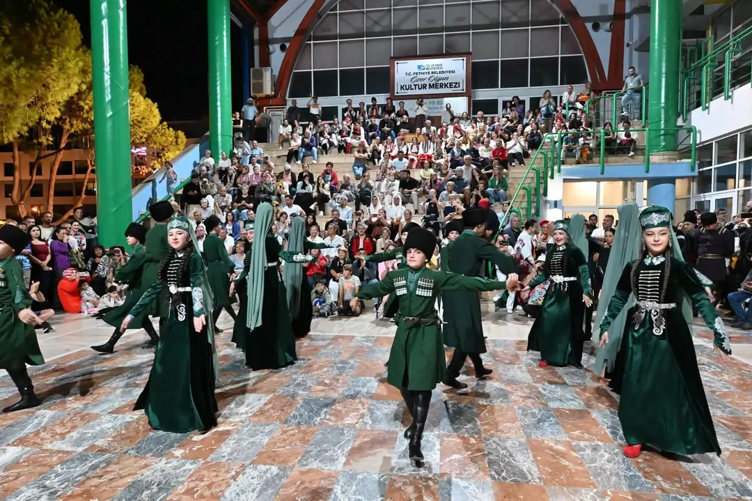 Fethibey'de 17. Uluslararası Halk Dansları Festivali gerçekleşti