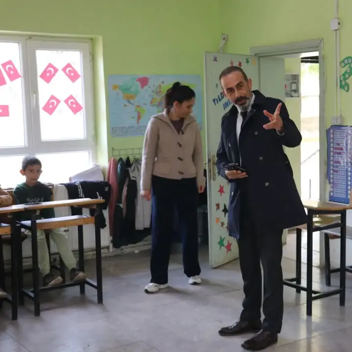 Ebubekir Bozkurt'tan okul ziyaretleri