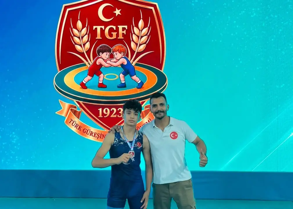 Afyonkarahisarlı Güreşçi Ömer Akkaya Türkiye İkincisi Oldu