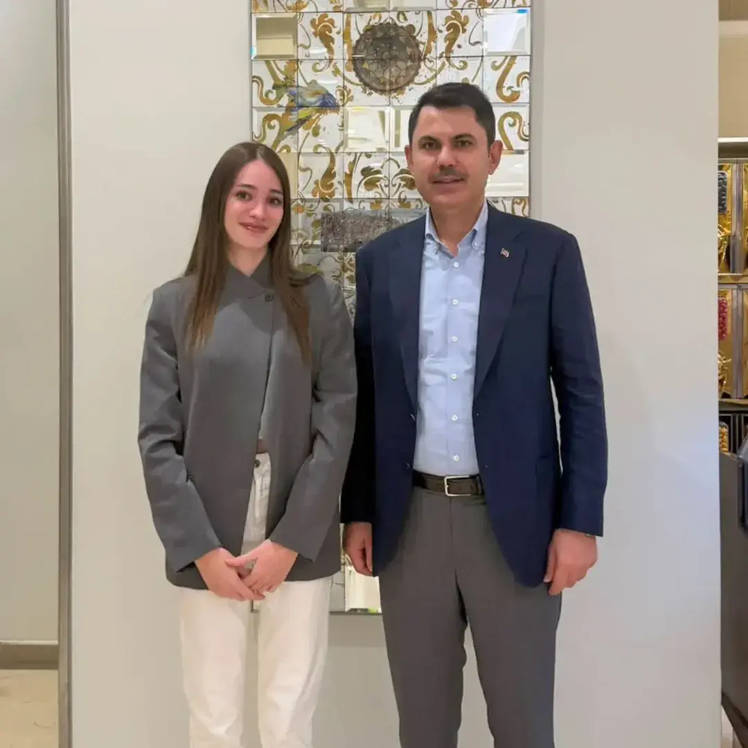 AK Parti Afyonkarahisar İl Başkanlığı İl Yönetim Kurulu Üyesi Ceren Çiloğlu, Çevre Bakanı Murat Kurum İle Görüştü