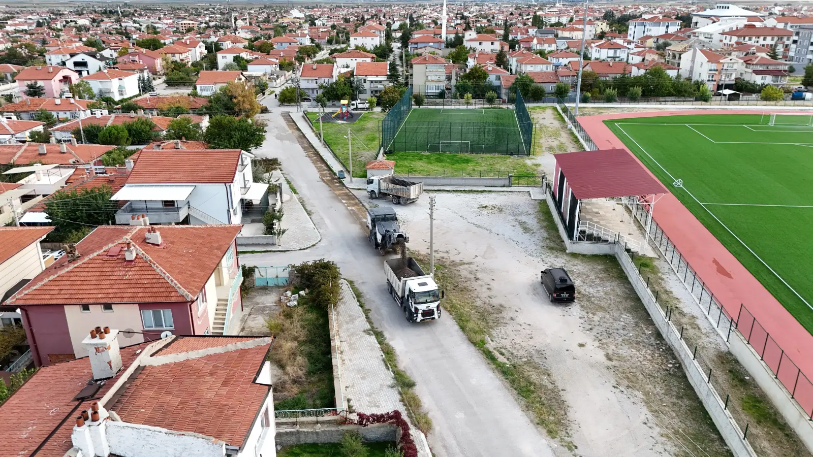Bademli Mahallesi'nde Sıcak Asfalt Çalışmaları Başladı
