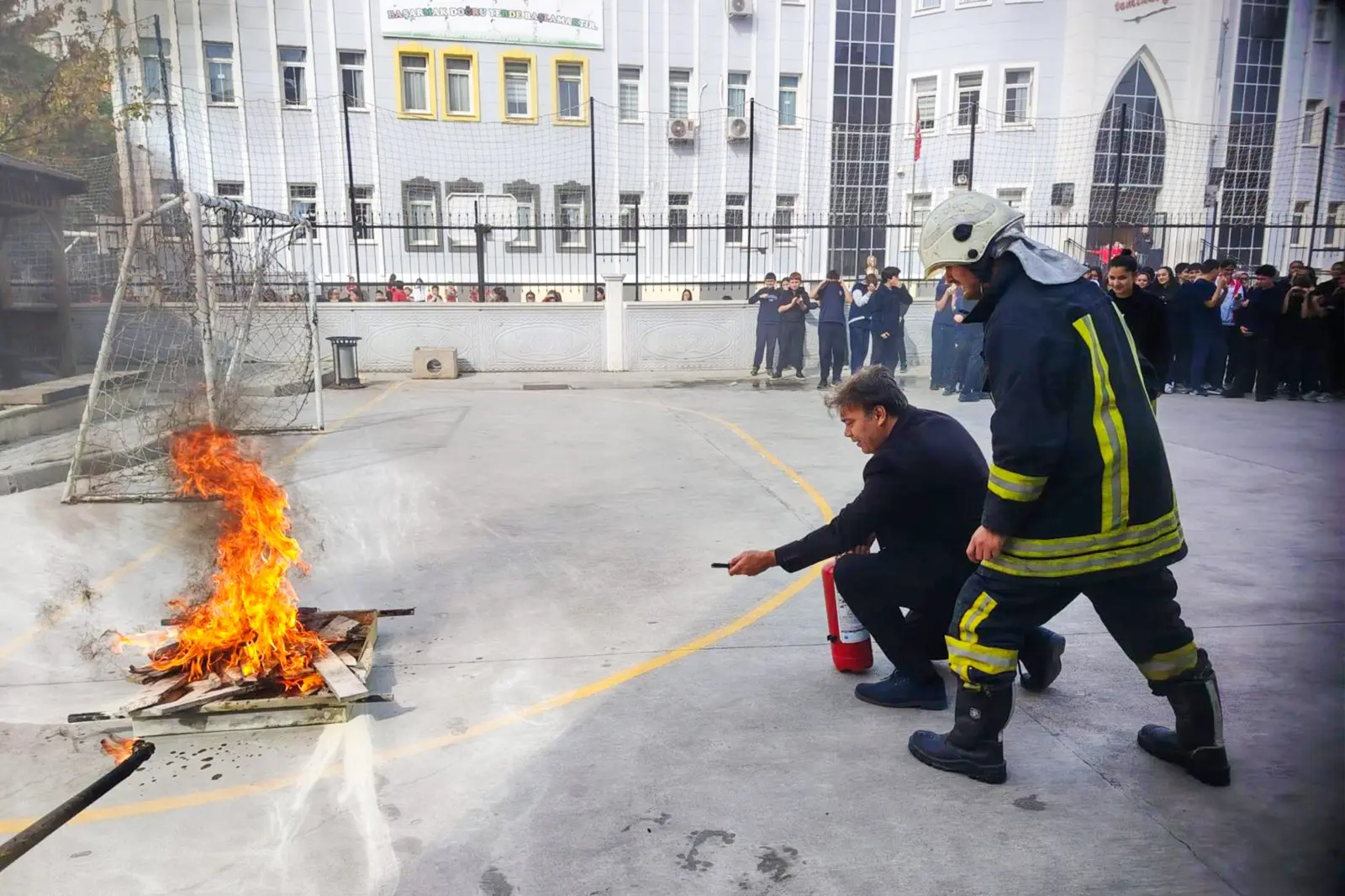 Afyonkarahisar'da afet bilinci eğitimi sürüyor