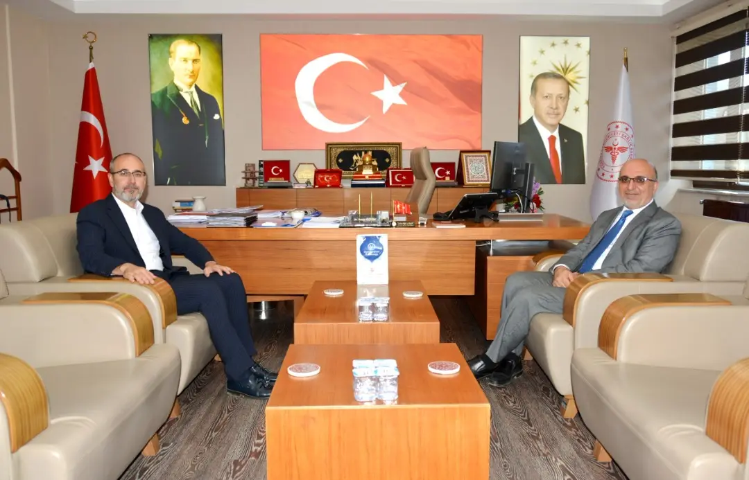 Afyonkarahisar İl Müftüsü Lütfü İmamoğlu, İl Sağlık Müdürü Dr. Hakkı Öztürk’e veda ziyaretinde...