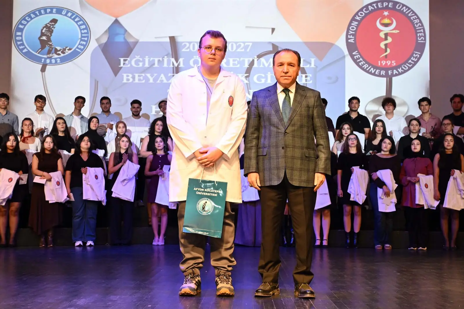 Veteriner hekim adayları beyaz önlük giydi