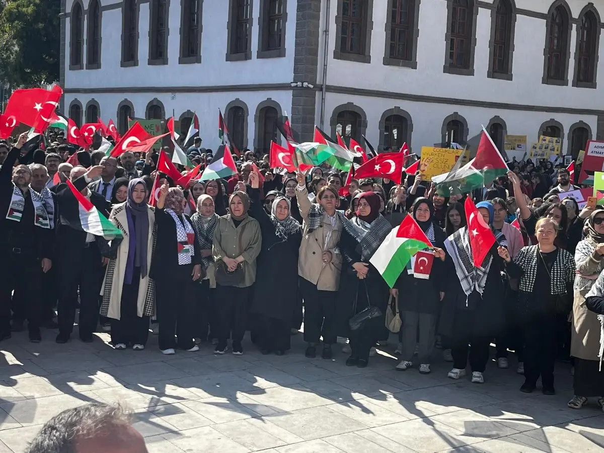 Afyonkarahisar'da Gazze İçin Yürüyüş Düzenlendi