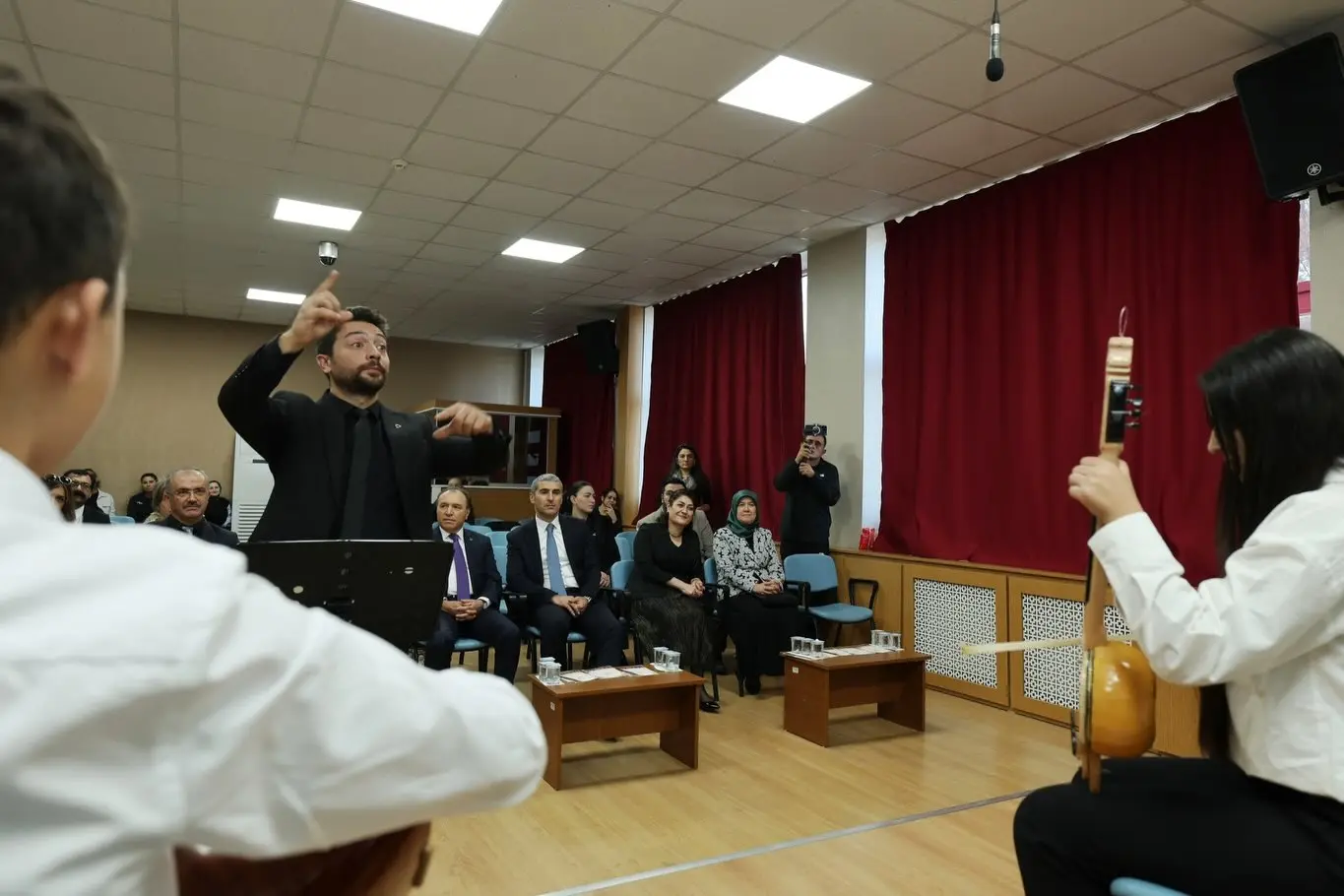 Devlet himayesindeki çocuklar müzik eğitimi alıyor