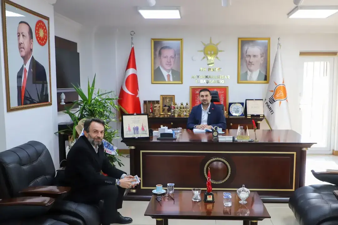 Eğitim-Bir-Sen Afyonkarahisar Şube Başkanı Mustafa Arslan, AK Parti Afyonkarahisar İl Başkanlığı'nı ziyaret etti