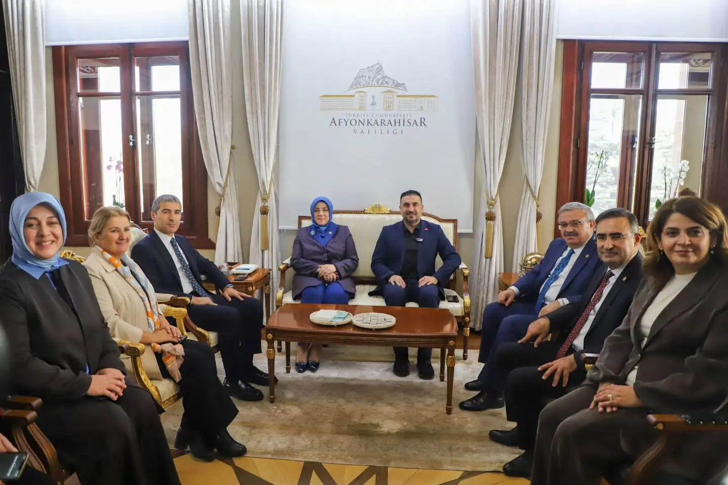 Kadın Kolları Genel Başkanı Valiyi Ziyaret Etti
