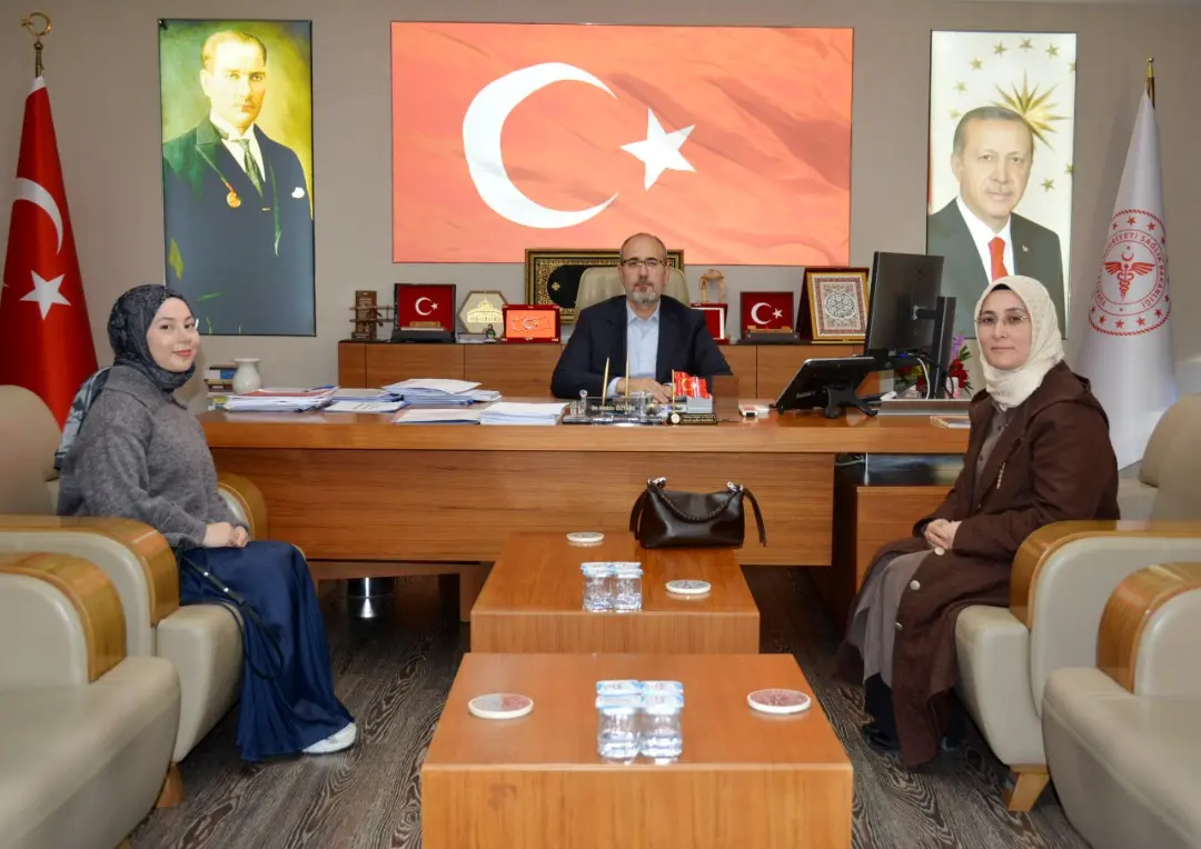 AK Parti Sandıklı İlçe Kadın Kolları Başkanı Sevim Ulusoy ve Kızı, Sağlık Personeli Hemşire Merve'nin İl Sağlık Müdürü Ziyareti