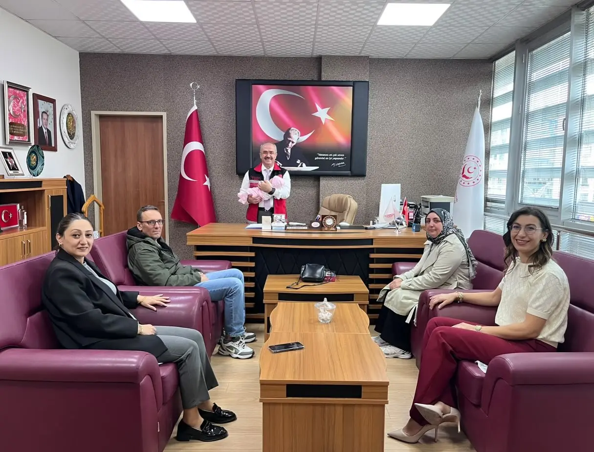 Koruyucu aile Ülgüç Ailesi'ne tebrik mesajı