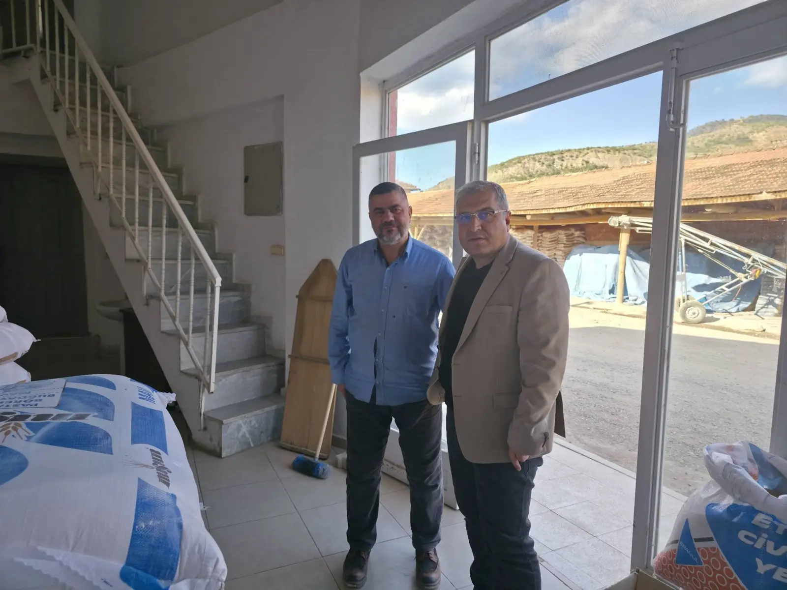 Başkan Ünlü esnaf ziyaretinde talepleri dinledi