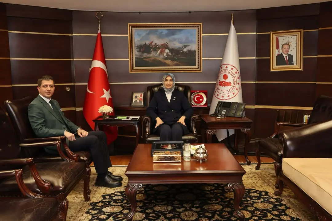 Millî Savunma Bakanlığı Tedarik Hizmetleri Genel Müdürü Zikrullah ERDOĞAN ile İçişleri Bakan Yardımcısı Doç. Dr. Kübra Güran Yiğitbaşı'nın Görüşmesi