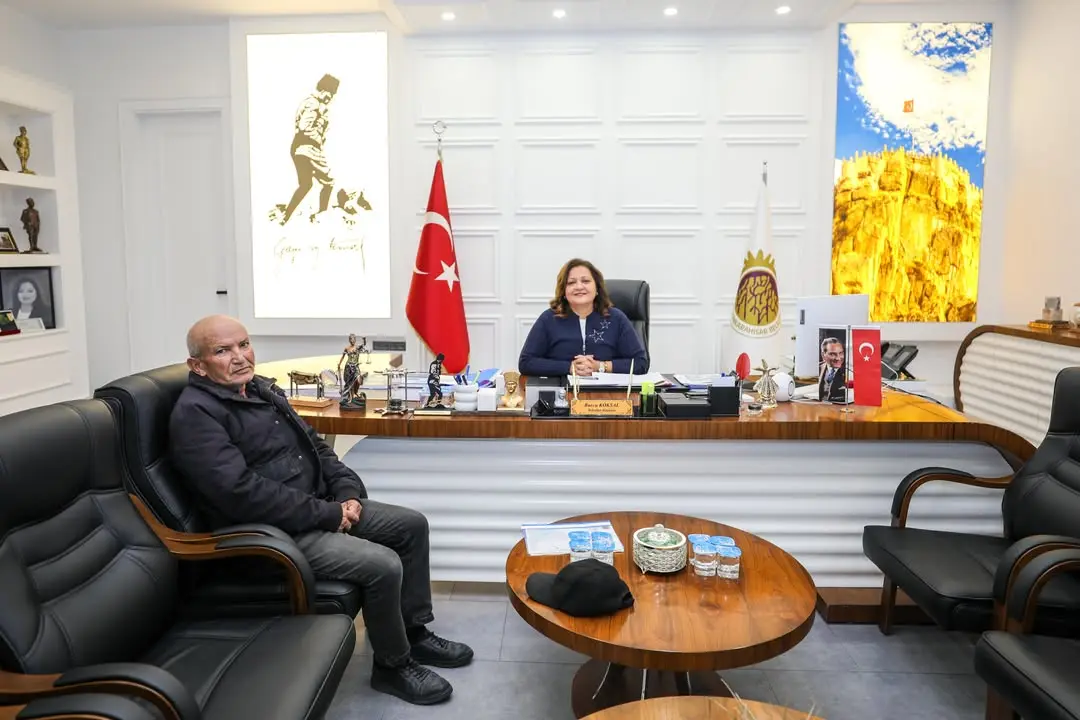 Afyonkarahisar Belediye Başkanı Burcu Köksal, Osmangazi Mahallesi Muhtarı Arif Zenger ile Görüş Alışverişinde Bulundu