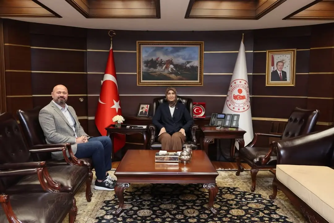 “Rafadan Tayfa” yapımcısı ve yönetmeni İsmail Fidan ile Bakanlığımızda bir araya geldik....