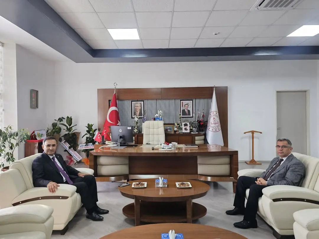 Afyonkarahisar Milletvekili Dr. Hasan Arslan, İl Milli Eğitim Müdürü İsmail Altınkaynak'ı Ziyaret Etti