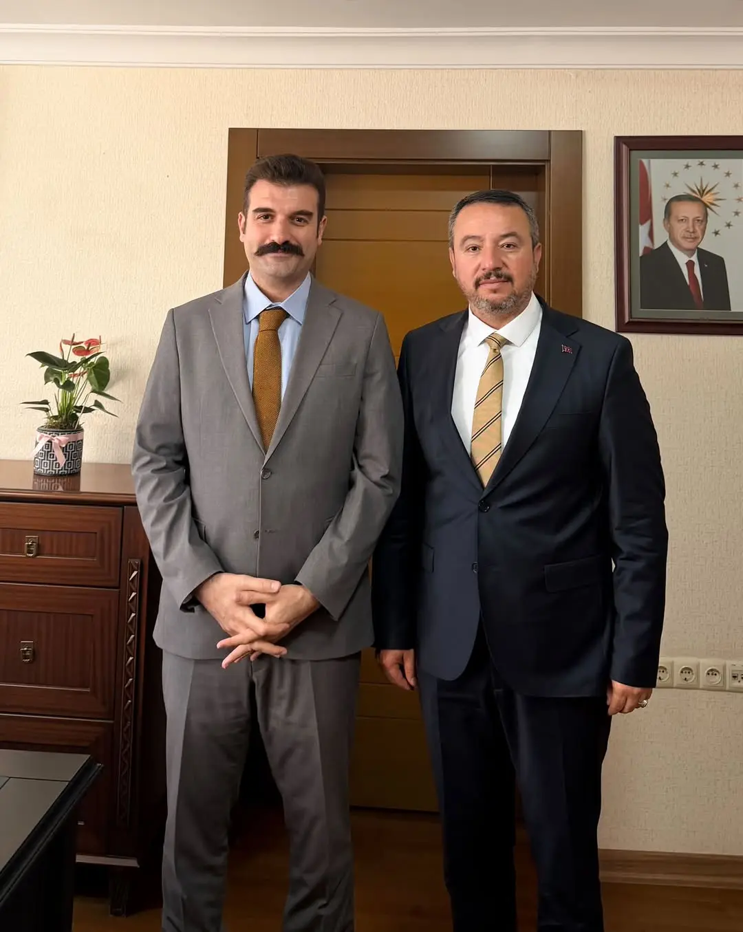 Sandıklı Belediye Başkanı Adnan Öztaş, Önceki Dönem Kaymakam Selçuk Yosunkaya'yı Ziyaret Etti