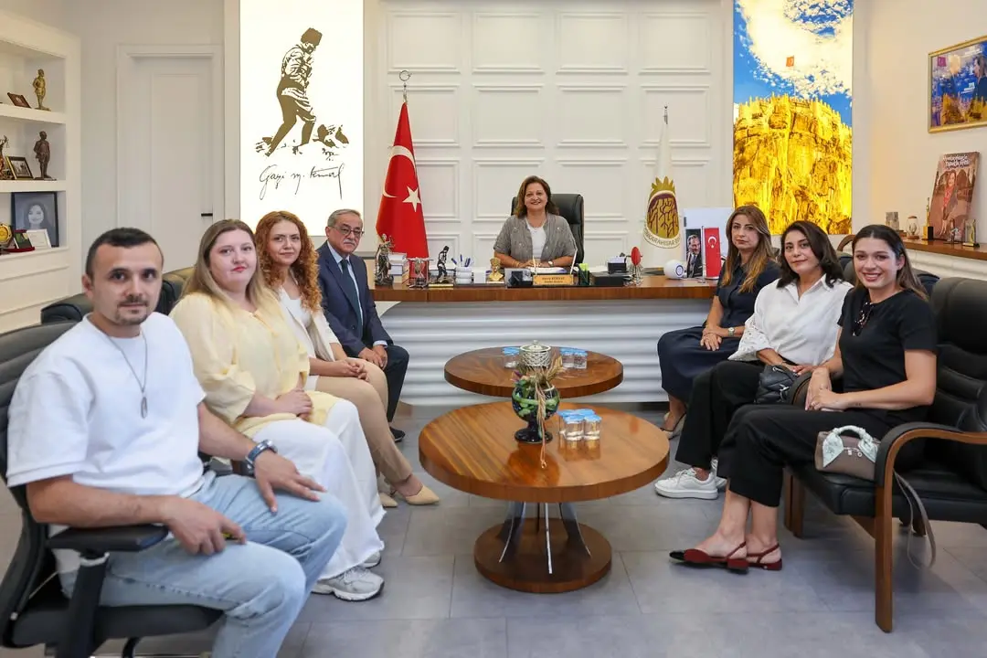 Yarım Elma Sosyal Yardımlaşma ve Dayanışma Derneği Yönetim Kurulu Başkanı Erol Öztürk Görüş Alışverişinde Bulundu