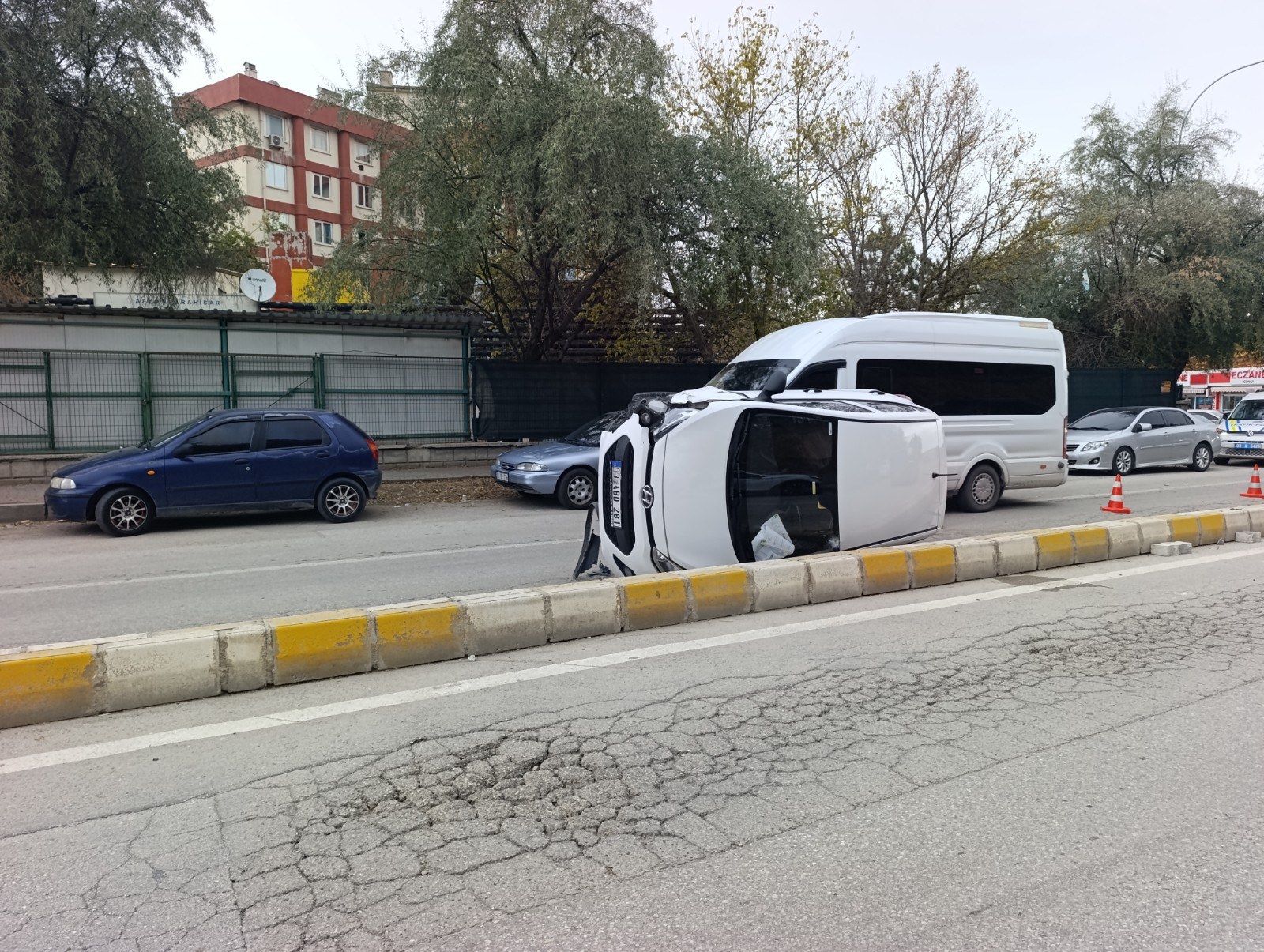 Afyonkarahisar'da İki Otomobil Çarpıştı