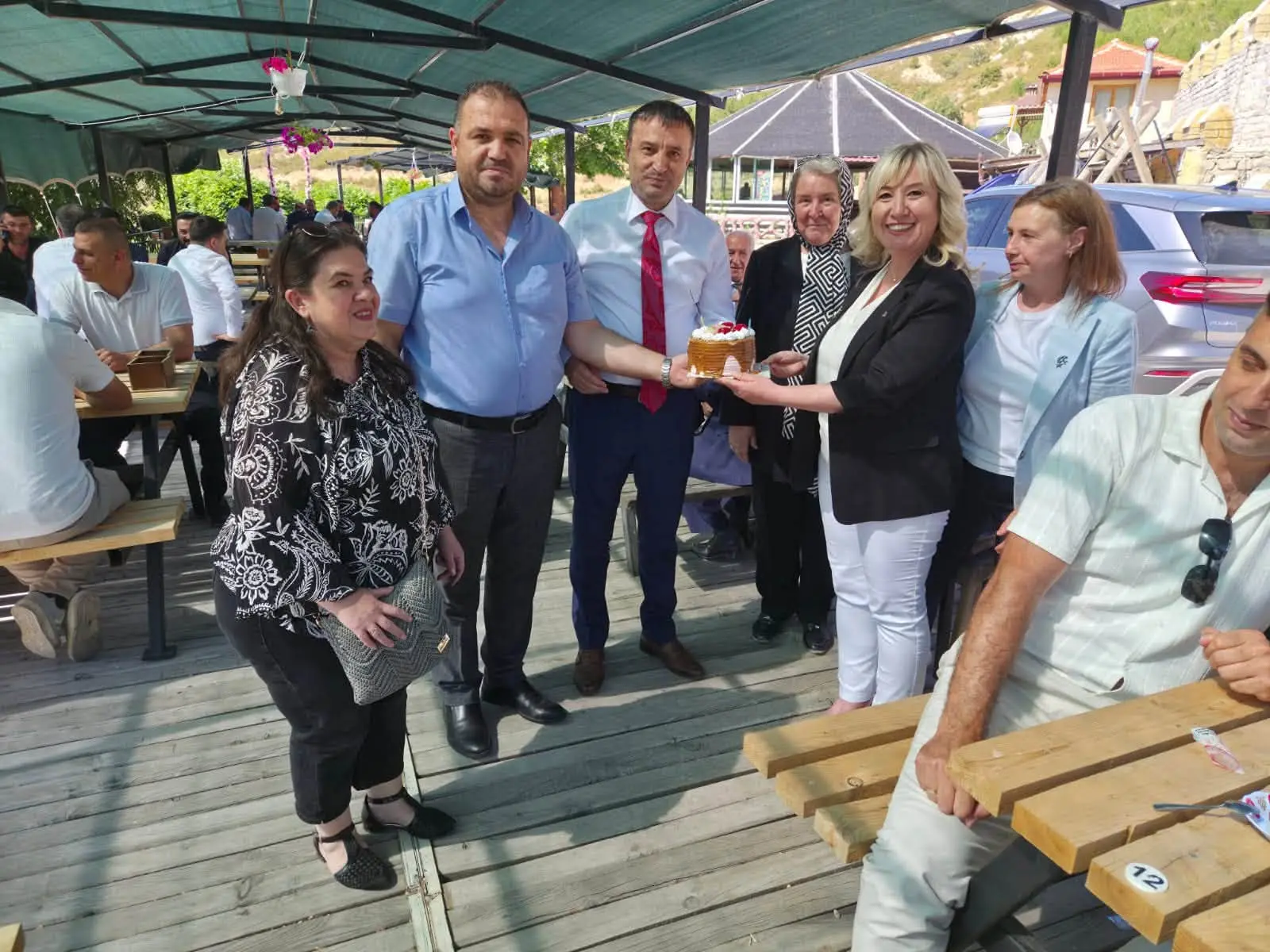 Mhp li Sabri Duysak'a Süpriz Doğum Günü Kutlaması